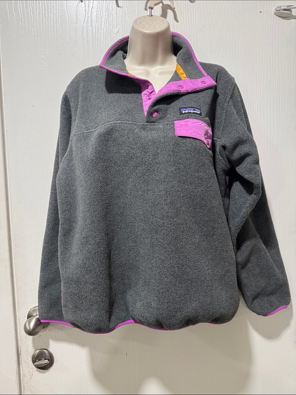 Patagonia Synchilla Charcoal Gray Fleece Pullover with Pink Accents
